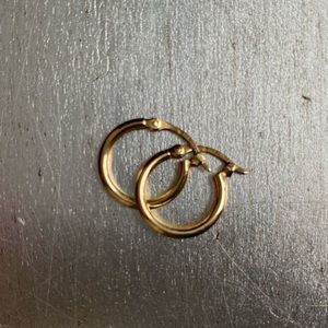 14K yellow gold hoop earrings